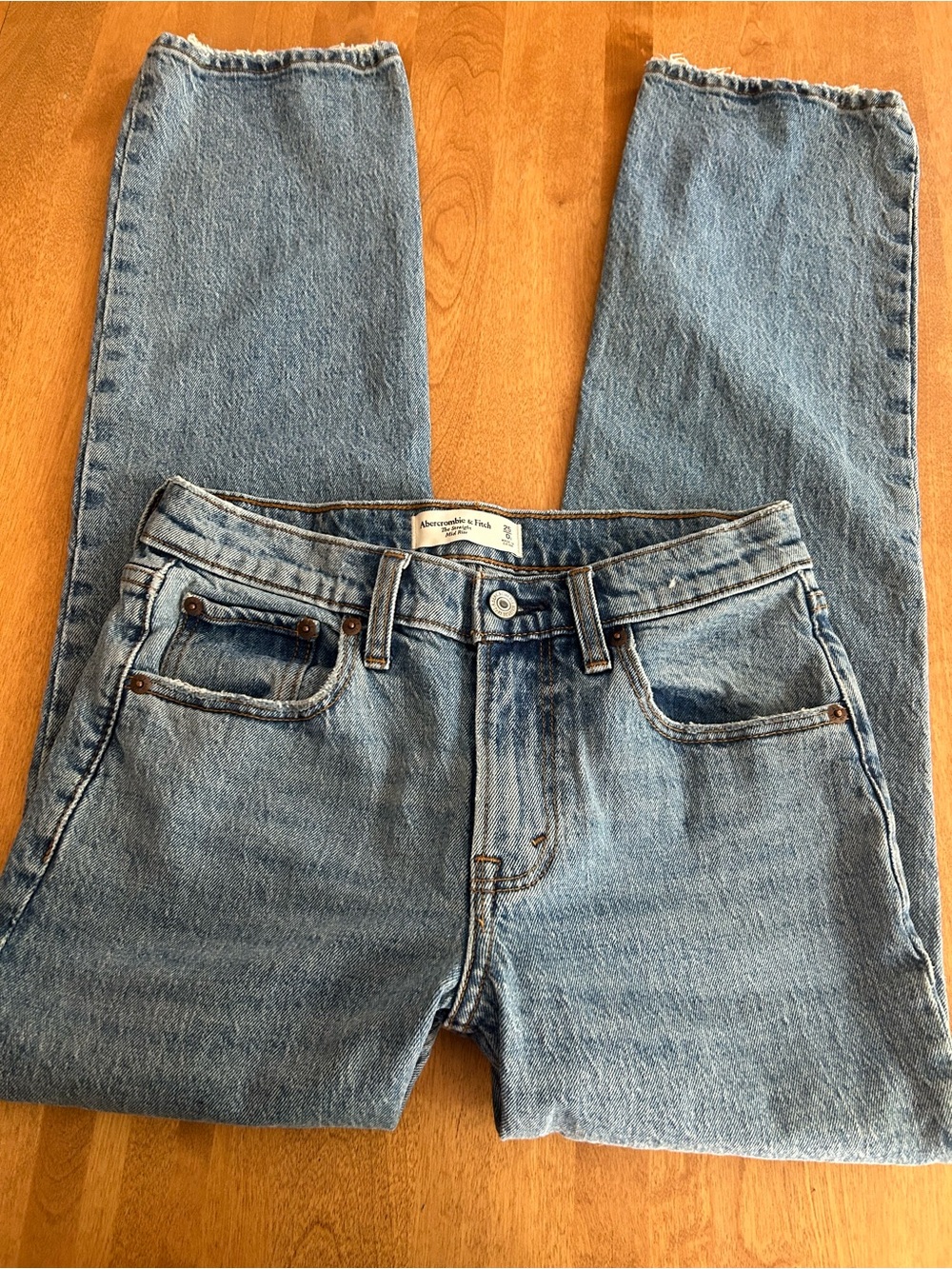 Abercrombie & Fitch The Straight Mid Rise Women’s Jeans 25/0 Like New